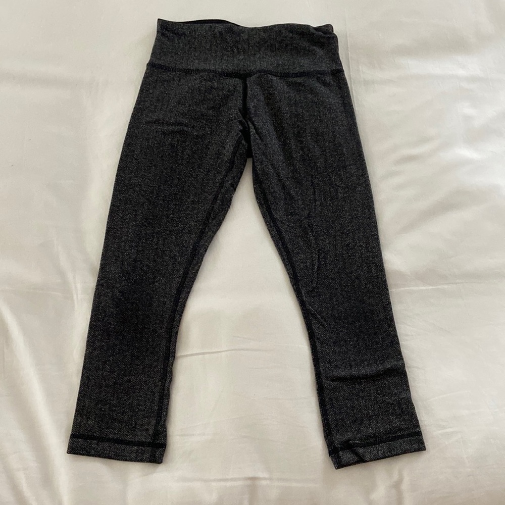 Lululemon 🍋 Wunder Under black herringbone crops